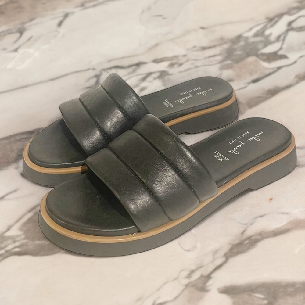 Mila Paoli Black Slide Sandals with Sleek Design
